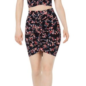 4/$24 Guess Floral Print‎ Runched Stretchy Black Mini Skirt